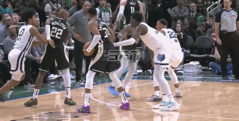 谈球吧(中国)官方网站全体看我投？字母哥空位三分命中 个人赛季第5个&今年首个