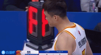 谈球吧体育app官网啥也没干被驱逐!周鹏:为季后赛努力 今天又创造了个第一次🤷