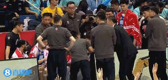 谈球吧体育app下载👀复出执教立竿见影！刘维伟暂停时鼓舞士气相当激情