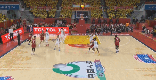 谈球吧体育app下载NBA级别的隔扣💥💥曾凡博快攻霸王踏步 弹射起飞滑翔暴力劈扣