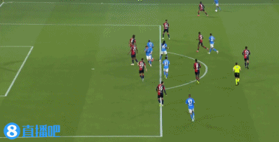 谈球吧体育app下载半场-那不勒斯暂1-0卡利亚里 麦克托米奈精彩凌空侧勾破门