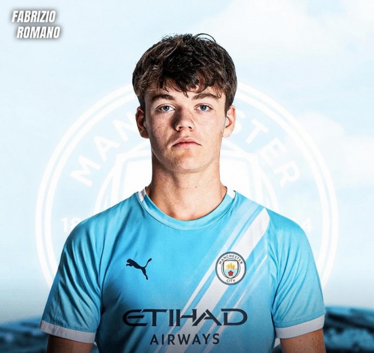 谈球吧体育官网入口罗马诺：尼潘刚抵达曼市&周一接受体检，交易完成&转会费1500万欧